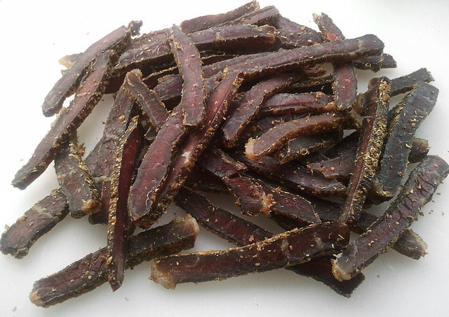 Geschnittenes Biltong mit Koriander-Kruste